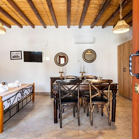 Stone Court Boutique Studios Міліу Екстер'єр фото