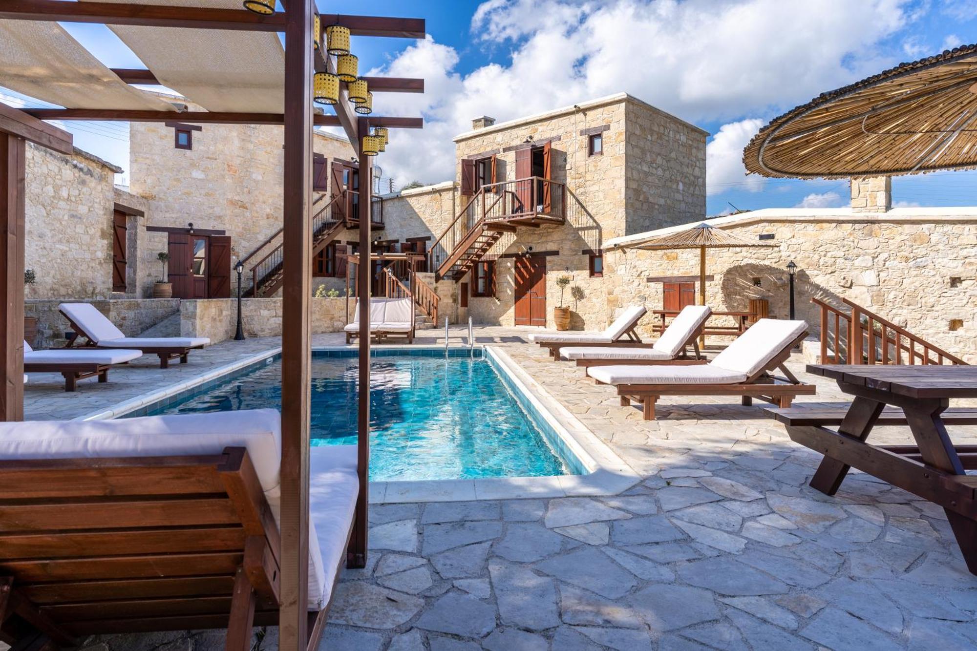 Stone Court Boutique Studios Міліу Екстер'єр фото